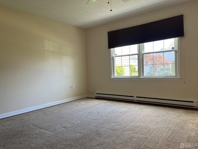 Building Photo - 333N Newport Way