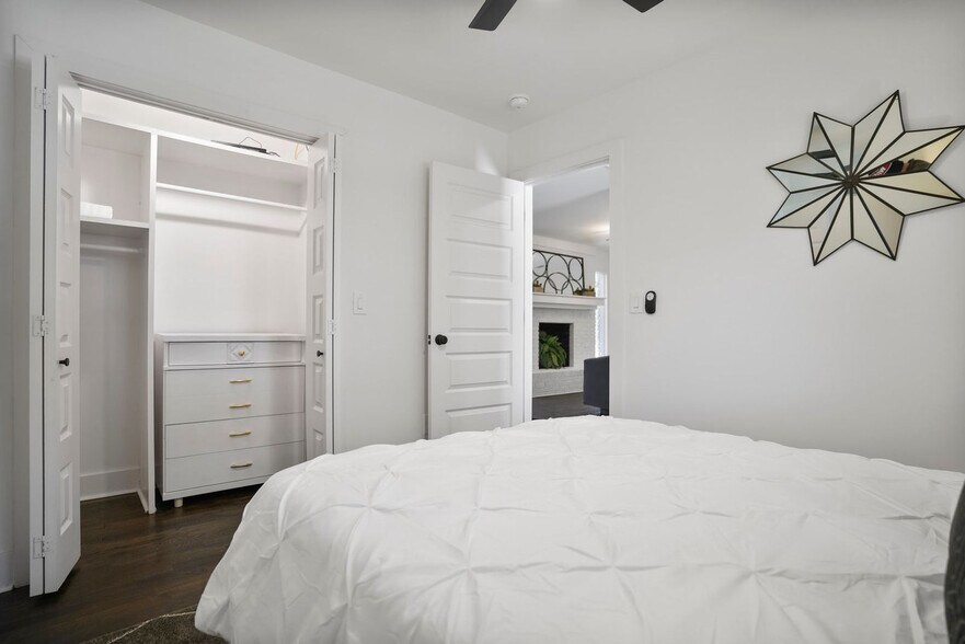 Building Photo - 975 Shadowridge Dr SE