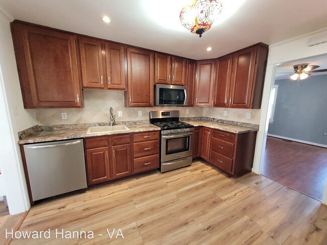 Building Photo - 4 br, 2 bath House - 106 Gee Street