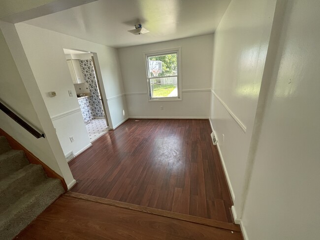 Building Photo - 165 Berehaven Dr