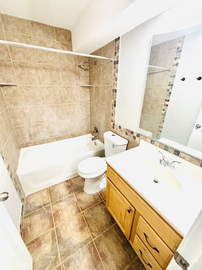 Building Photo - Newly Updated In Prime Apple Valley Neighborhood