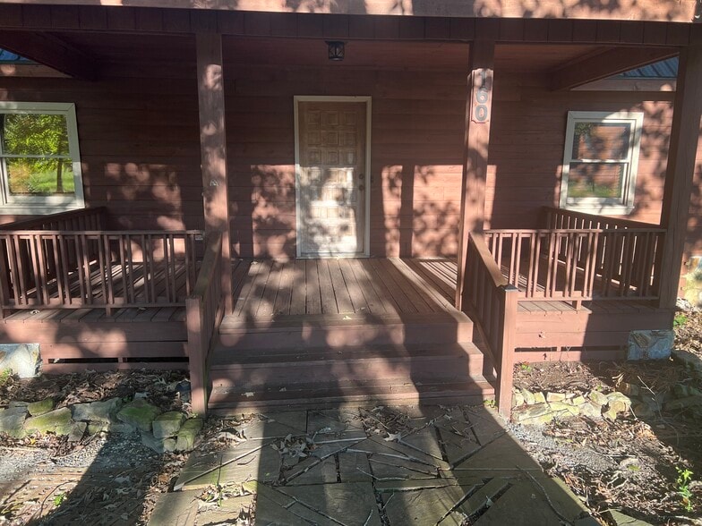160 SOUTH LAKE DR - 160 S Lake Dr