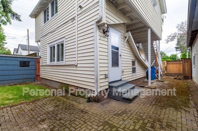 Building Photo - 1701 Franklin St