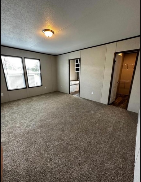 Building Photo - 5705 Hicks Ln