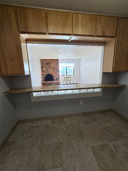 Building Photo - 1008 Corona St