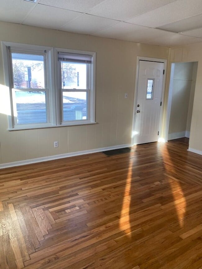 Building Photo - Spacious and beautifully remodeled 5 bed 2 bathroom home