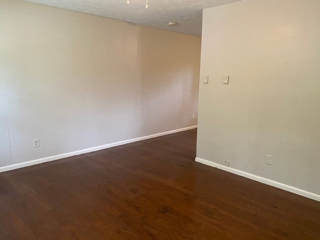 Building Photo - Adorable 3 Bed Ranch Home