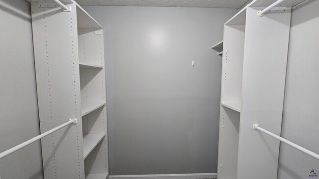 Building Photo - 102 Buckskin Dr