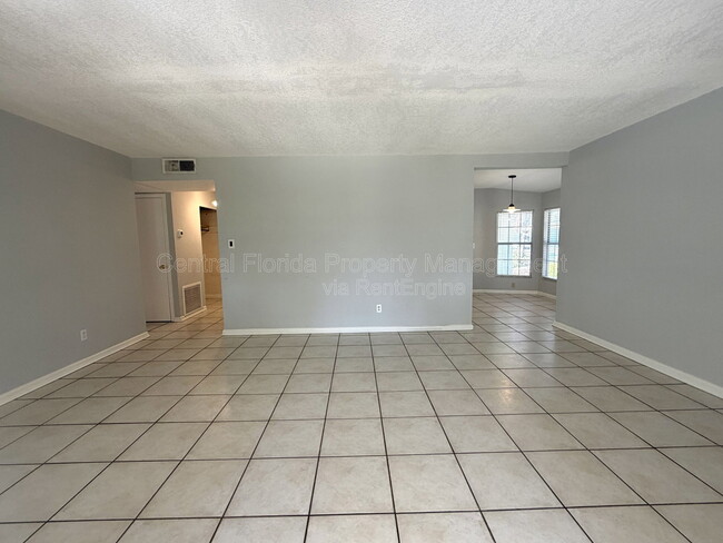 Building Photo - 1947 Summerfield Rd