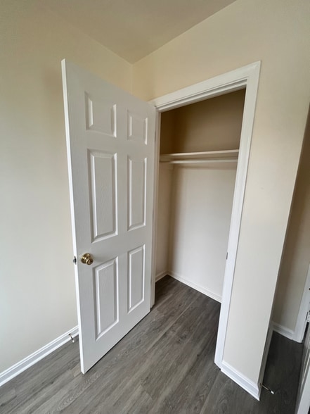 Building Photo - 213 W Court St