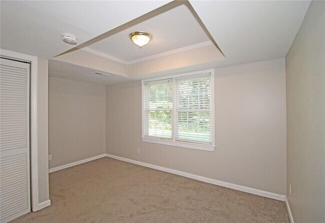 Building Photo - 1213 Kingsbury Ln