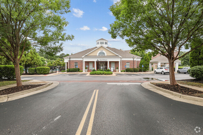 Building Photo - The Pointe At New Town