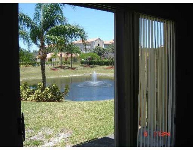 Building Photo - 2BR/2.5BA Townhouse with 2 Master Suites in Sorrento Lakes