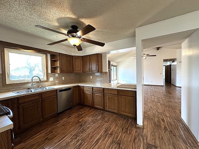 Building Photo - 8541 E Mount Vernon St