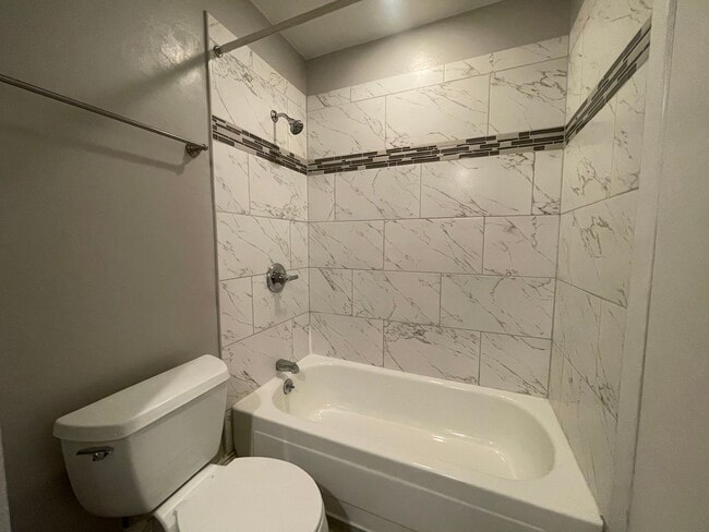 Building Photo - $0 DEPOSIT OPTION. TRI-LEVEL AURORA HOME WITH MODERN AMENITIES AND SPACIOUS INTERIORS