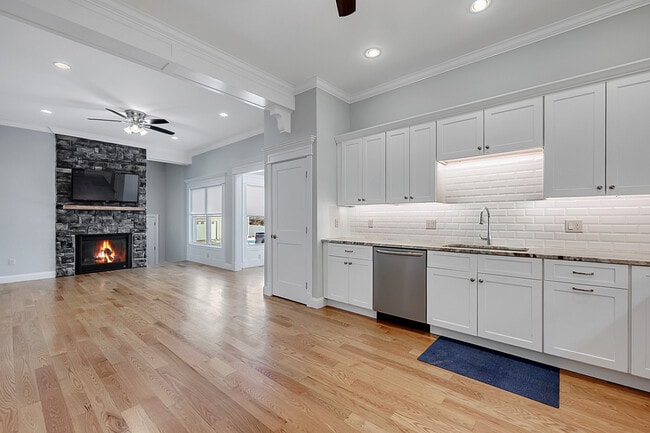 Building Photo - 137 Knowles Ave