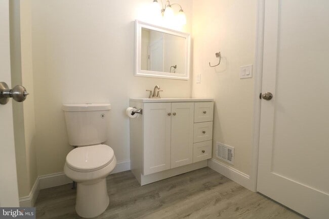 Building Photo - 14 Starboard Ct