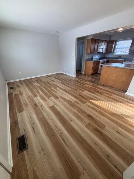 Building Photo - 3245 Pasadena Pl