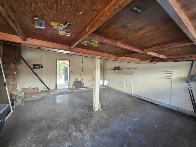 Building Photo - Newly Renovated 2 Bed / 2 Bath Downstairs ...