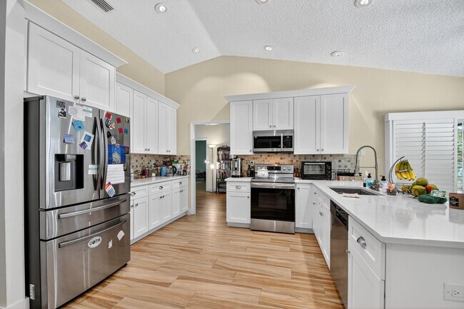 Building Photo - 2700 Yarmouth Dr