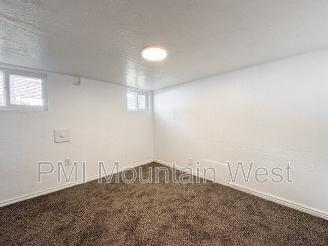 Building Photo - 524 8th St