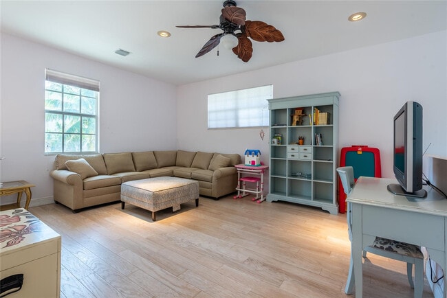 Building Photo - 2999 Banyan Rd