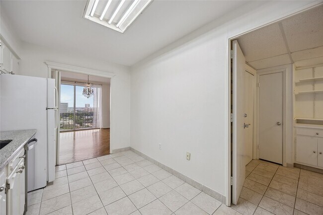 Building Photo - 2200 Willowick Rd