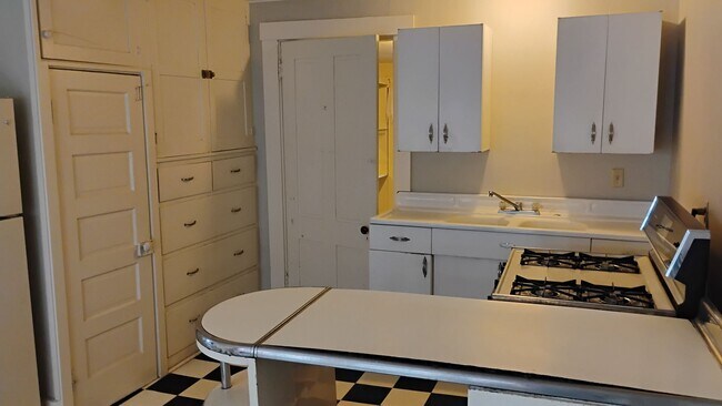 Building Photo - 26 E Mechanic St