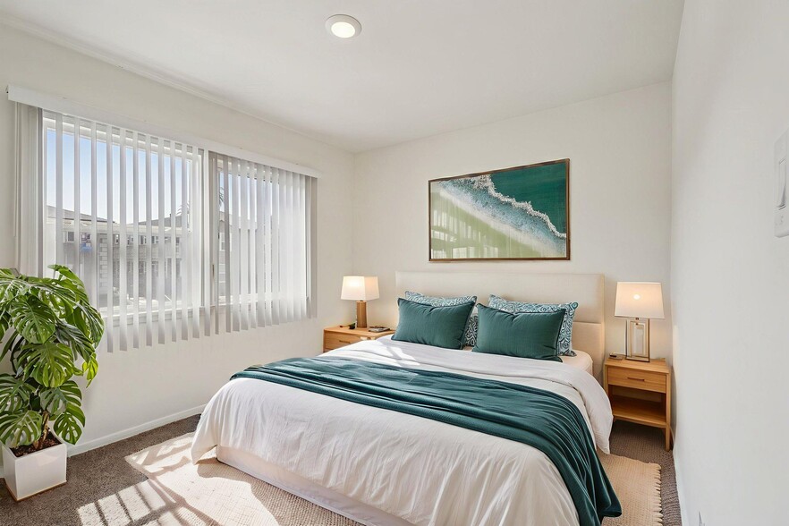 Building Photo - Crenshaw Terrace