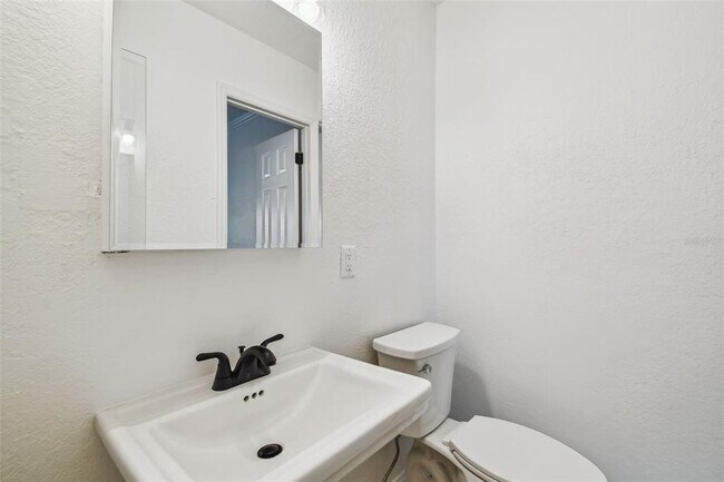 Building Photo - 4802 W Longfellow Ave