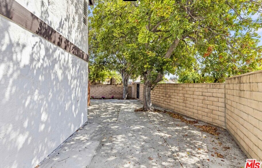 Building Photo - 13 Pepper Ct