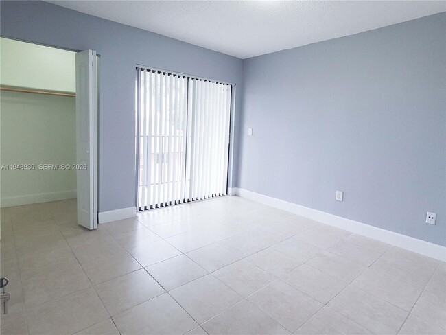 Building Photo - 1519 W 42nd Pl