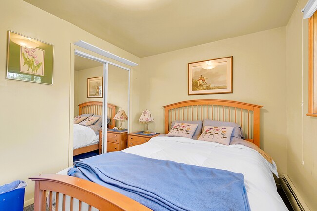 Building Photo - 27927 Circle Dr