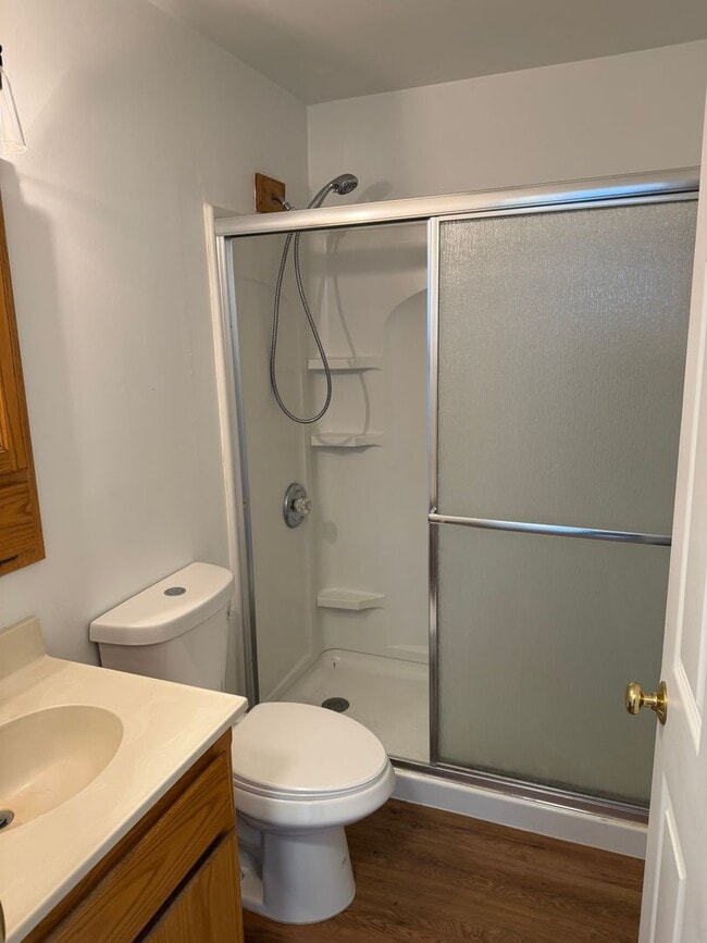 Building Photo - Updated 3 bedroom, 1 bath house in Creswell!