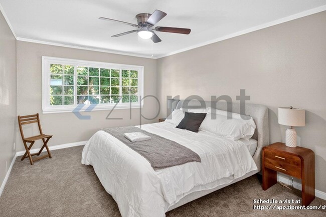 Building Photo - 353 S Heatherstone St