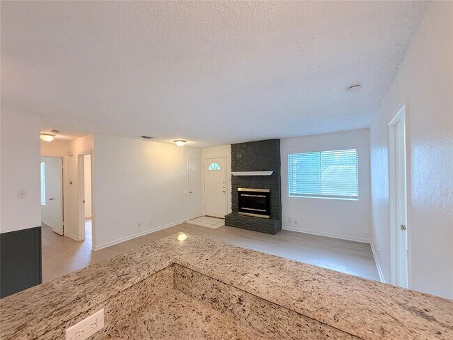 Building Photo - 9900 Hundred Oaks Cir