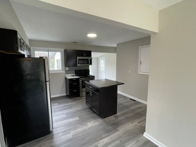 Building Photo - 815 Bella Ln