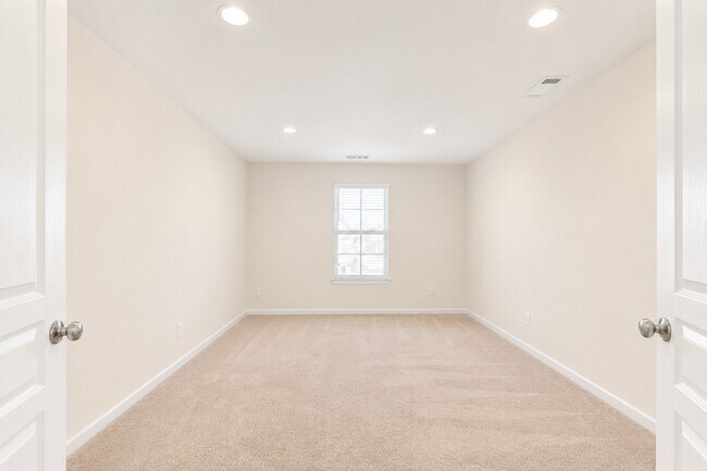 Building Photo - 7245 Rocking Horse Ln