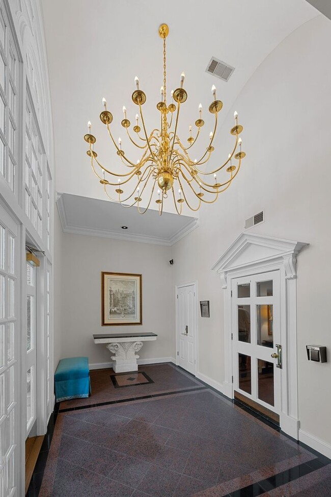 Building Photo - Newly Renovated Condo in The Westende with...