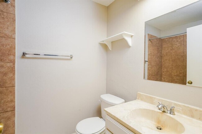 Building Photo - 16619 Barcelona Dr