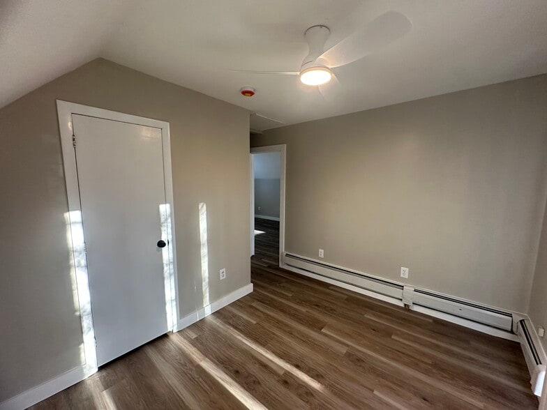 Building Photo - 17 Central St