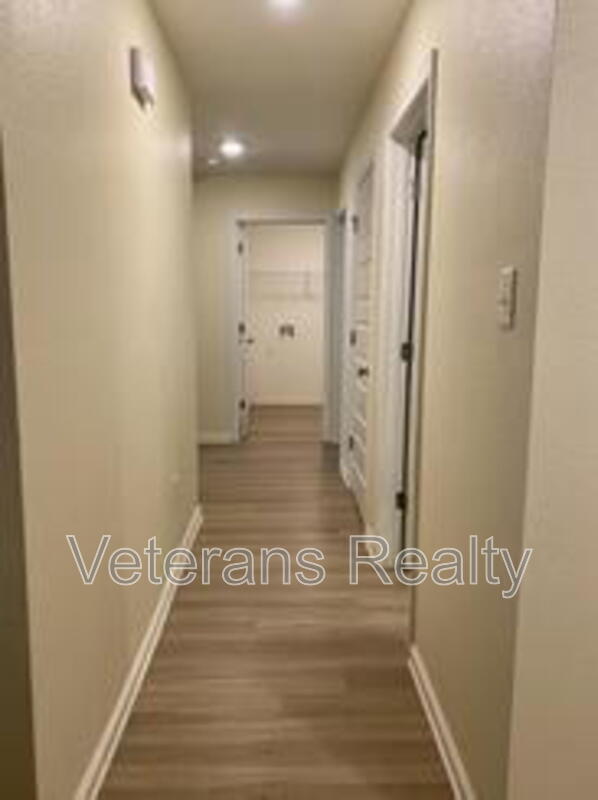 Building Photo - 8 Periwinkle Ln