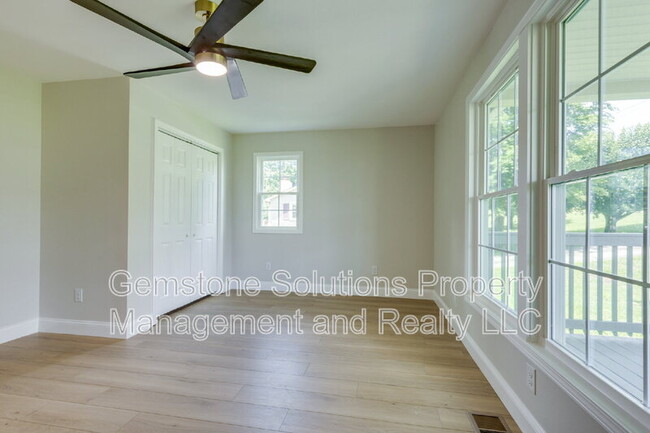Building Photo - 919 Oak Meadow Dr
