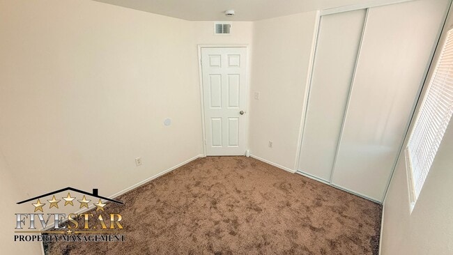 Building Photo - House for Rent in SouthWest Bakersfield