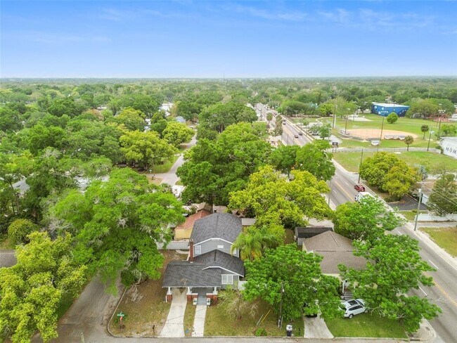 Building Photo - 6810 N Navin Ave