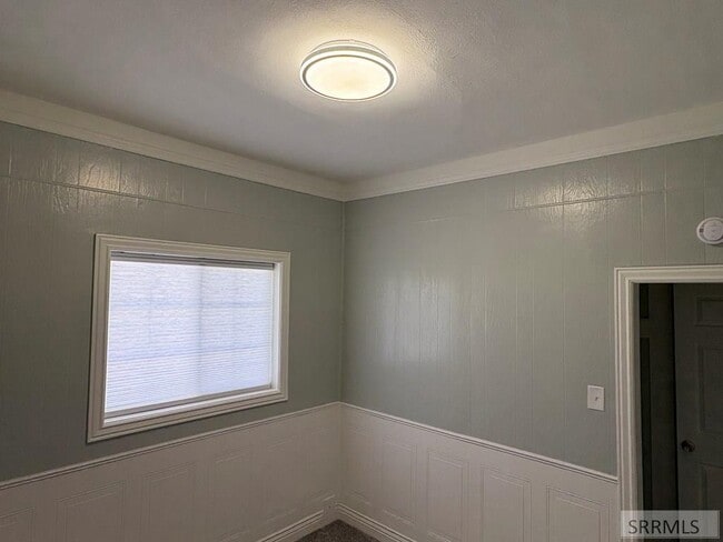 Building Photo - 357 1st W St