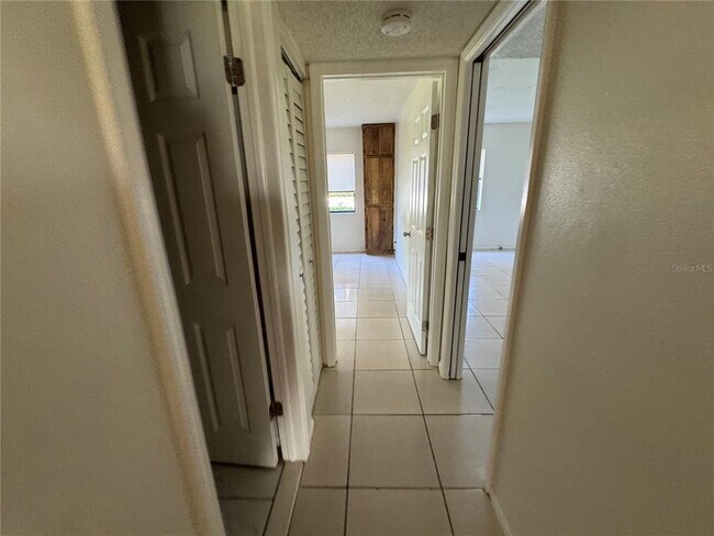Building Photo - 3300 Fox Chase Cir