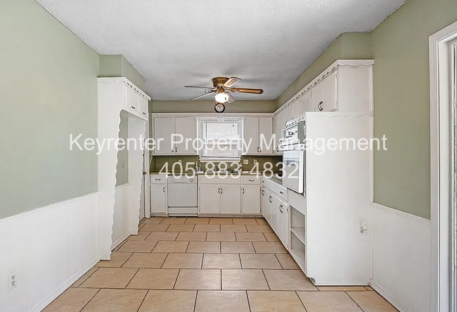 Building Photo - Spacious 3BD, 2BTH Home Right off 12th AVE Minutes from the highway and 5 Minutes from OU Campus!