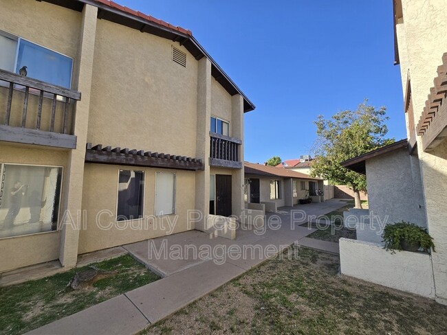 Building Photo - 2434 E Waltann Ln