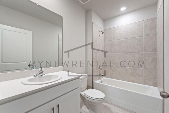 Building Photo - Deposit-Free! Modern, energy efficient hom...